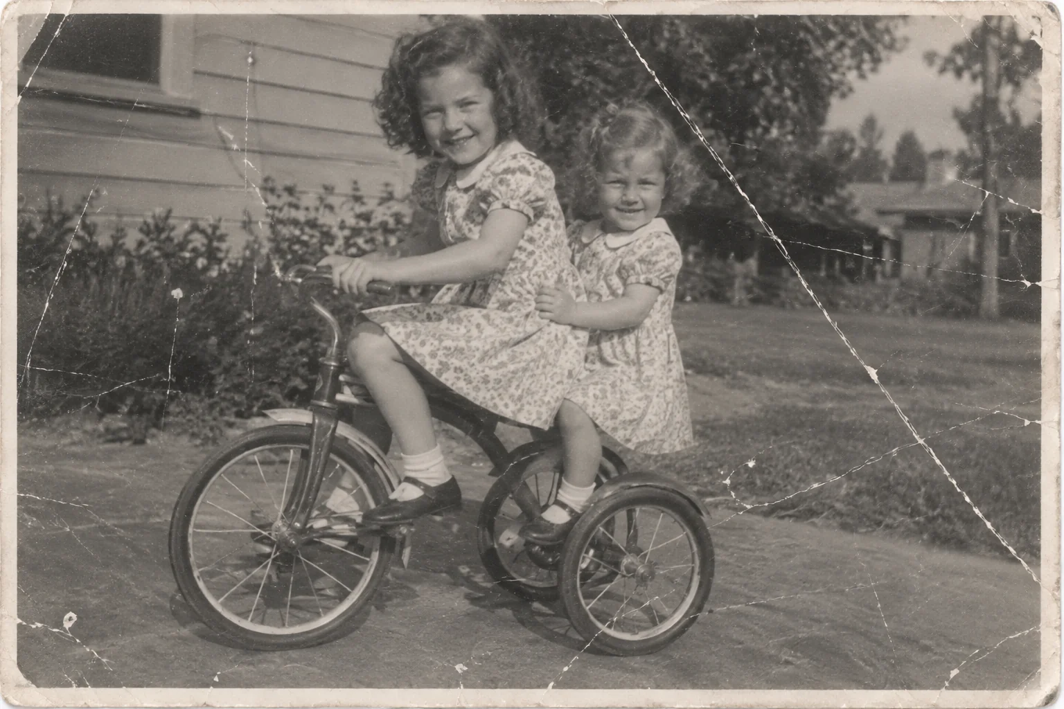 Restore old childhood photos, the original print