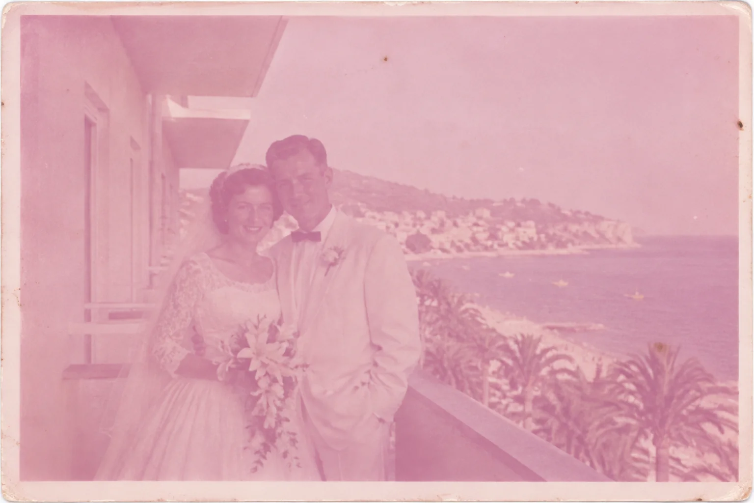 Restore old honeymoon photos, the original print